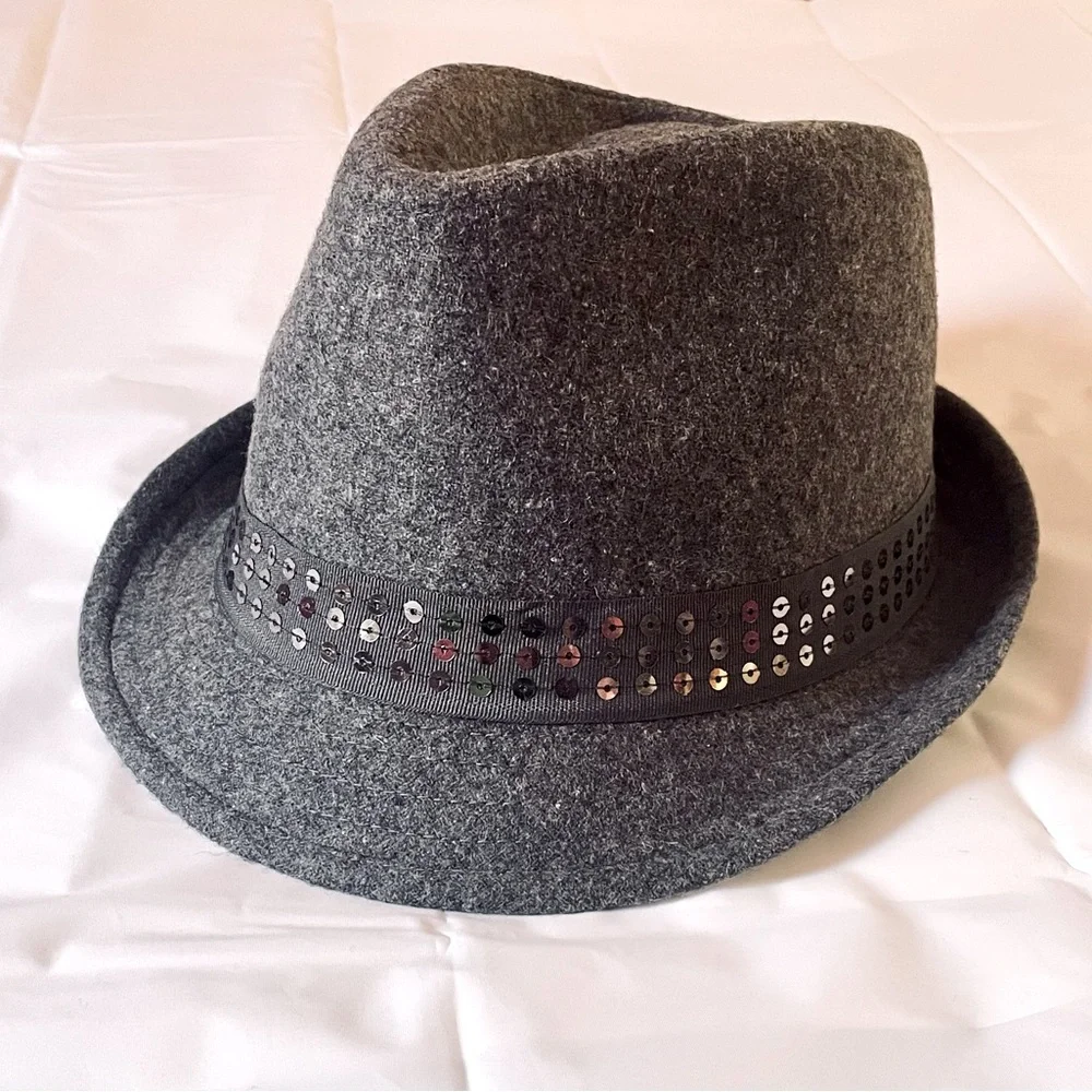 Gray Fedora Hat with Sequence strap